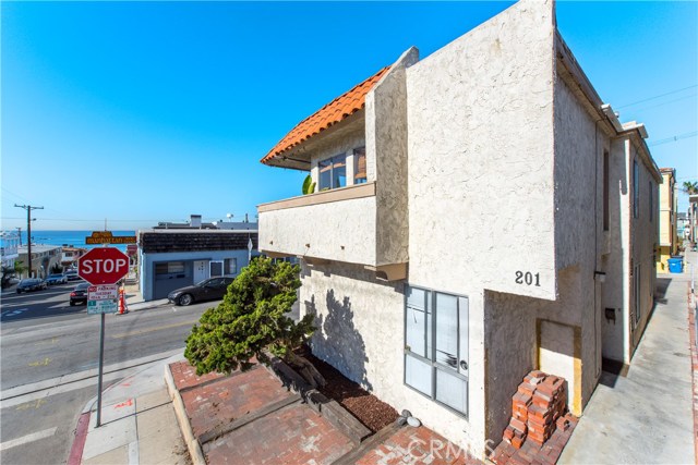 201 28th Street, Hermosa Beach, California 90254, ,Residential Income,Sold,28th,SB16749512