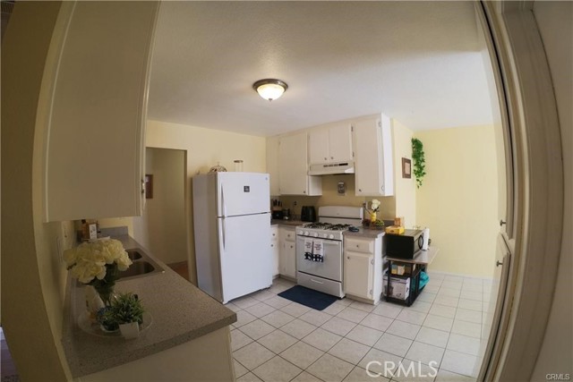 Detail Gallery Image 4 of 22 For 14465 Linden, Hesperia,  CA 92345 - 3 Beds | 2 Baths