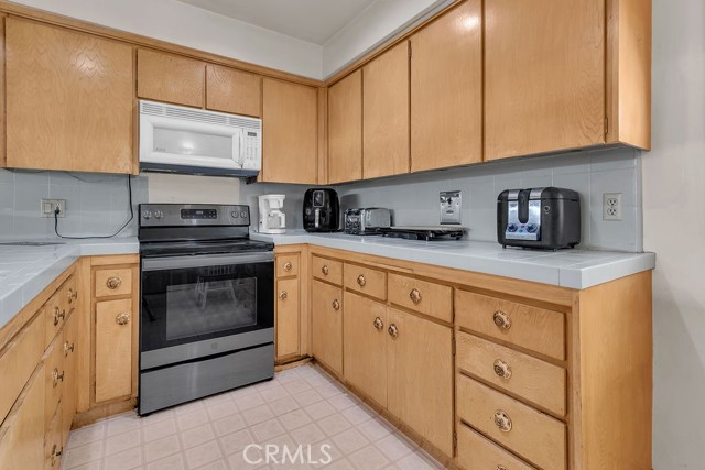 Detail Gallery Image 9 of 28 For 5348 Fairview Bld #3,  Ladera Heights,  CA 90056 - 2 Beds | 2/1 Baths