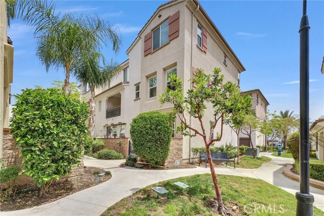 Detail Gallery Image 1 of 19 For 147 Royal Way, Upland,  CA 91786 - 3 Beds | 2/1 Baths