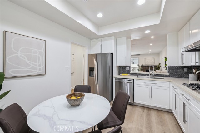 Detail Gallery Image 14 of 36 For 450 San Vicente Bld #203,  Santa Monica,  CA 90402 - 2 Beds | 2 Baths