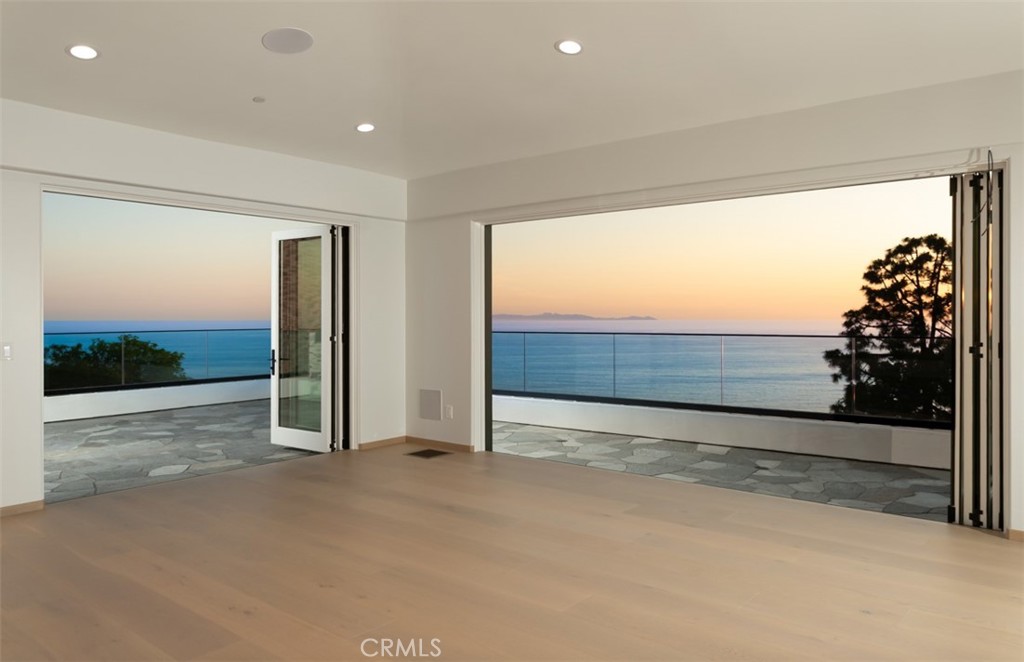https://media.crmls.org/medias/52506735-288b-4602-b11f-b0f2e5d206bf.jpg?preset=X-Large