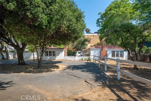 Detail Gallery Image 3 of 32 For 9953 La Tuna Canyon Rd, Sun Valley,  CA 91352 - 3 Beds | 2 Baths