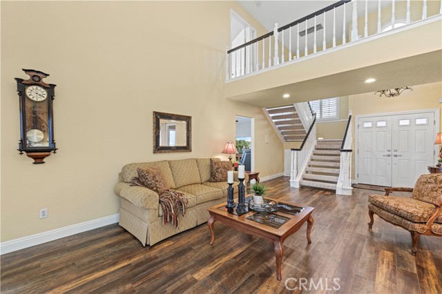 Detail Gallery Image 9 of 49 For 26061 Charonne Ct, Valencia,  CA 91355 - 4 Beds | 3 Baths