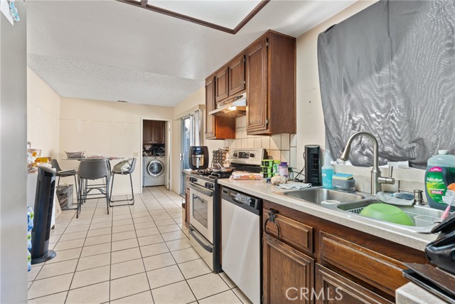 Detail Gallery Image 10 of 31 For 11557 Oakwood, Fontana,  CA 92337 - 3 Beds | 2/1 Baths