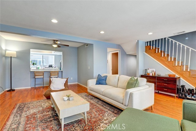 533 Walnut Avenue, Long Beach CA: https://media.crmls.org/medias/5250dd90-1a52-4a33-93dc-d0c0c0ebfc66.jpg