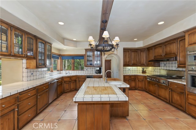 Detail Gallery Image 22 of 64 For 28324 Somerset Ln, Lake Arrowhead,  CA 92352 - 4 Beds | 4/1 Baths