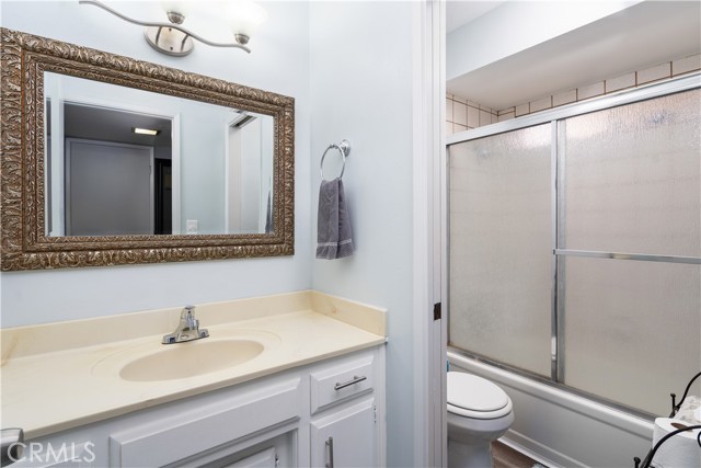 Detail Gallery Image 6 of 16 For 1000 Olive Dr #40,  Bakersfield,  CA 93308 - 2 Beds | 2 Baths