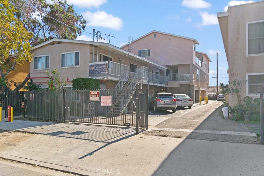 11808 Hart Street