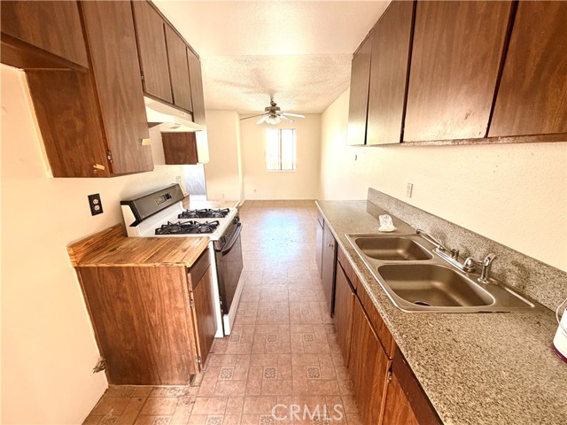 Detail Gallery Image 4 of 25 For 14134 Delano, Van Nuys,  CA 91401 - 2 Beds | 2 Baths