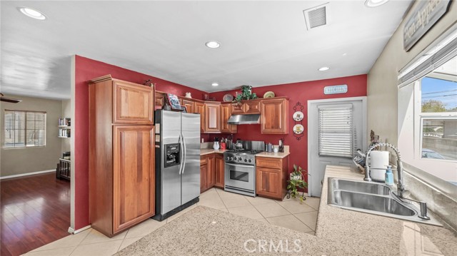 Detail Gallery Image 10 of 36 For 6048 Fidler Ave, Lakewood,  CA 90712 - 3 Beds | 2 Baths