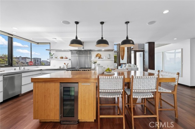 2114 Manhattan Ave, Hermosa Beach CA: https://media.crmls.org/medias/525325ef-1673-4a21-8104-bdf0e94af79a.jpg