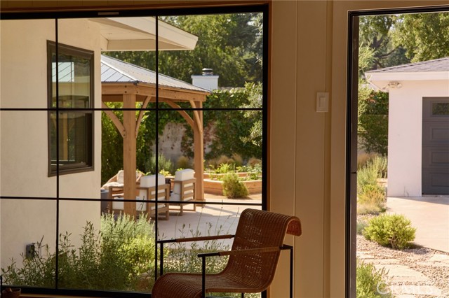 4367 Rising Hill Road, Altadena CA: https://media.crmls.org/medias/5253a92f-4c81-4812-9289-f1b560282475.jpg
