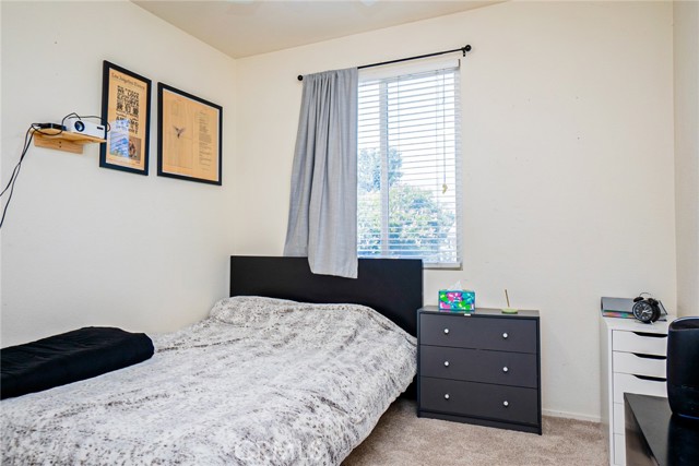 15138 Holiday Drive, Fontana CA: https://media.crmls.org/medias/52546776-9a54-473a-a7b4-ad8a9fbe8fc5.jpg