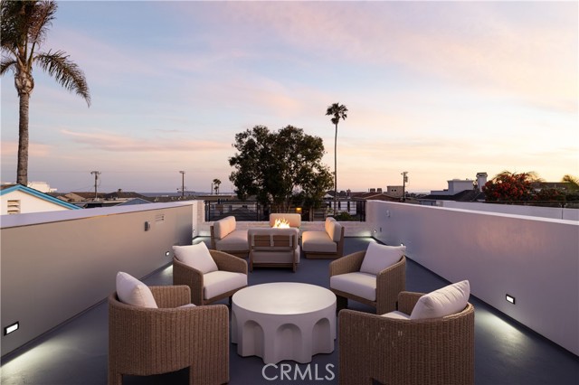 1315 Ocean Avenue, Seal Beach CA: https://media.crmls.org/medias/5254e965-ee56-4ddf-8fb7-5a0effb2111d.jpg