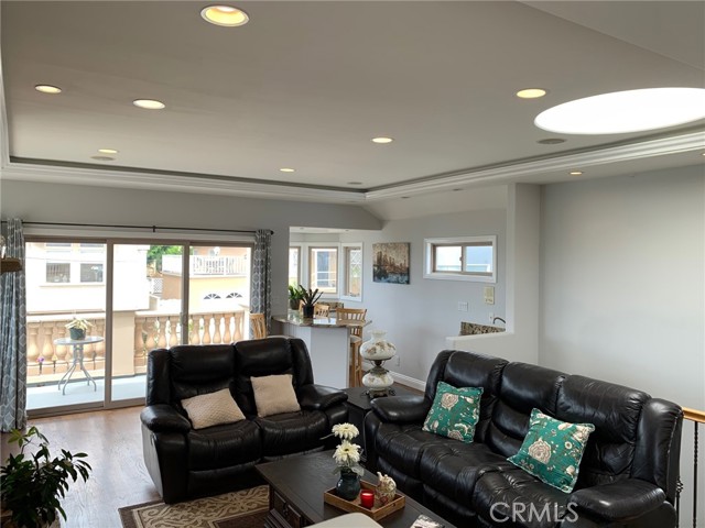 1110 2nd Street, Hermosa Beach, California 90254, 4 Bedrooms Bedrooms, ,2 BathroomsBathrooms,Residential,Sold,2nd,SB21178030