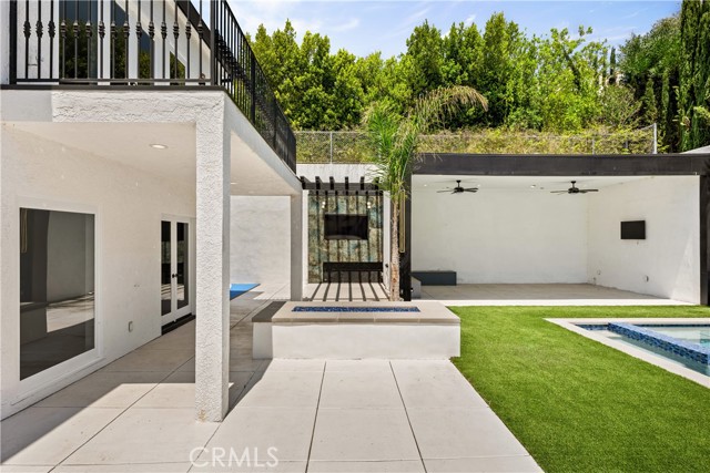 5965 Nora Lynn Drive, Woodland Hills CA: https://media.crmls.org/medias/5255cf3c-68a7-4c70-87bc-e39e6e2b1870.jpg