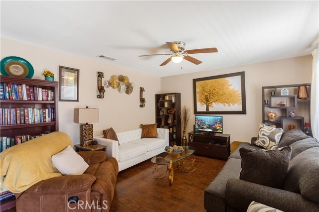 28001 Winged Foot Drive, Menifee CA: https://media.crmls.org/medias/5255f9e8-bf1e-4164-b869-4e9e02768385.jpg