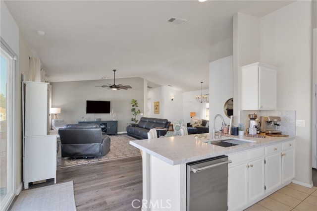 21152 Reliance, Apple Valley CA: https://media.crmls.org/medias/52562132-f93b-4185-bfcc-37b2daed1529.jpg