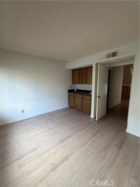 Detail Gallery Image 4 of 24 For 17811 Devonshire, Northridge,  CA 91325 - 3 Beds | 3 Baths