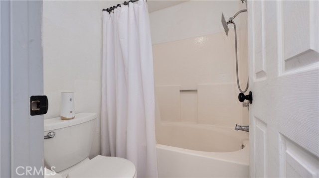 19450 Sweetwood Lane, Lake Elsinore CA: https://media.crmls.org/medias/52568843-4c4c-49fe-bb49-141f3374b072.jpg
