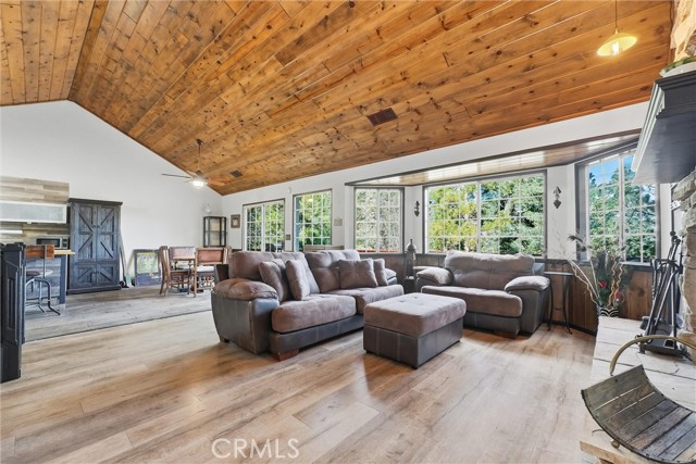 Detail Gallery Image 11 of 46 For 26355 Walnut Hills Dr Aka 276 Augusta Court, Lake Arrowhead,  CA 92352 - 3 Beds | 2/1 Baths