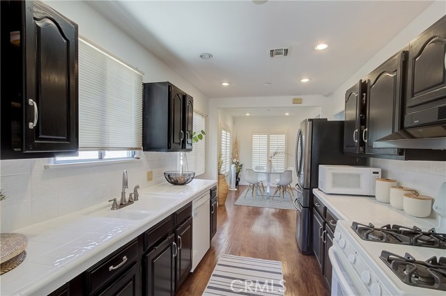17532 Kittridge Street photo 7