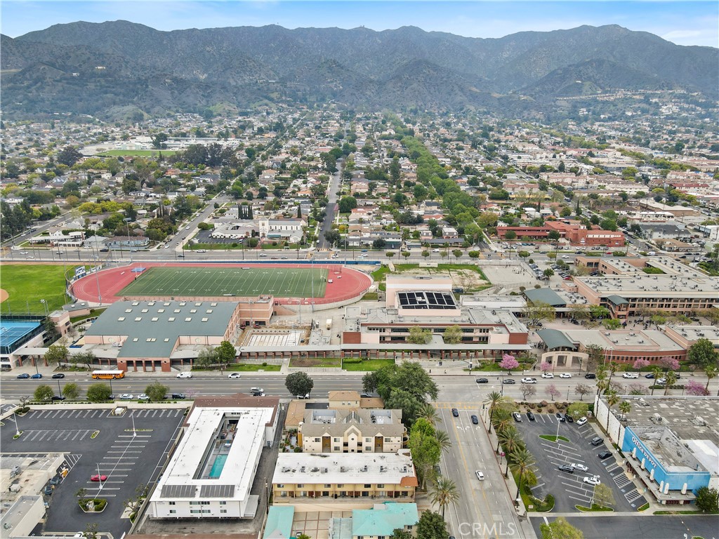https://media.crmls.org/medias/5257b760-04c1-4b28-b460-a361e3f676b1.jpg?preset=X-Large
