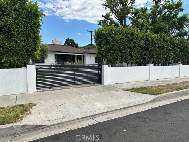 Detail Gallery Image 5 of 5 For 9808 Downey Ave, Downey,  CA 90240 - 3 Beds | 4 Baths