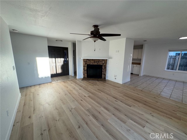 Detail Gallery Image 3 of 75 For 10333 Tamarisk Ave, Hesperia,  CA 92345 - 3 Beds | 2 Baths