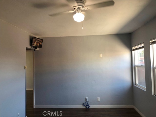 121 E Bort Street, Long Beach CA: https://media.crmls.org/medias/5258345f-560b-4b72-afc3-6846a130a6bc.jpg