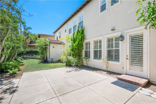 26 Marble Sands, Newport Beach CA: https://media.crmls.org/medias/52591e79-859f-4944-b3d0-dcf500cadd04.jpg