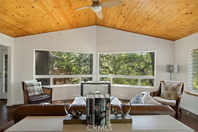 221 Darfo Drive, Crestline CA: https://media.crmls.org/medias/5259816d-634e-4131-aabe-44ebd187e47a.jpg