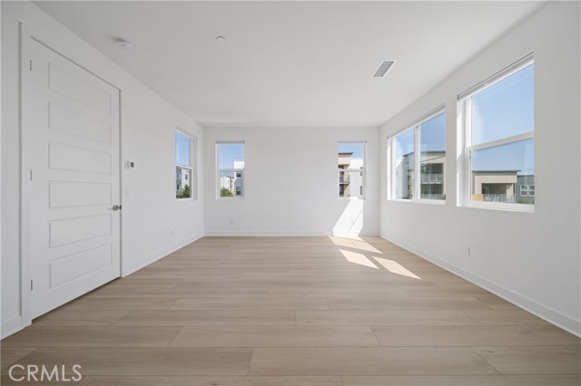 187 yugen, Irvine CA: https://media.crmls.org/medias/52598d64-e852-4705-bf1a-ede0e15c425b.jpg
