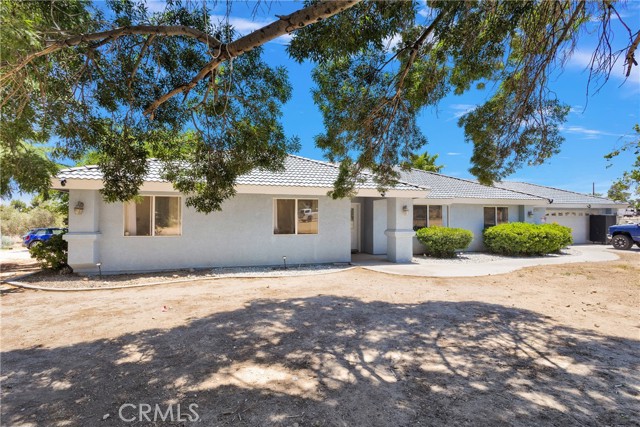 10325 Sheep Creek Road, Phelan CA: https://media.crmls.org/medias/52599410-a49a-4157-90ac-f278a2bf0b07.jpg