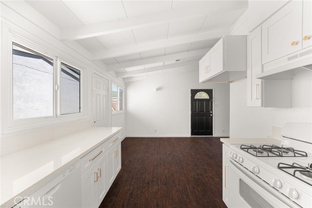 610 W Glen Lyn Drive, Glendora CA: https://media.crmls.org/medias/5259e3a5-2122-4b93-8cbc-efc5c09d7d49.jpg