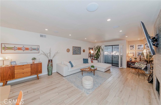 Detail Gallery Image 8 of 51 For 1940 N Highland Ave #66,  Los Angeles,  CA 90068 - 2 Beds | 2 Baths