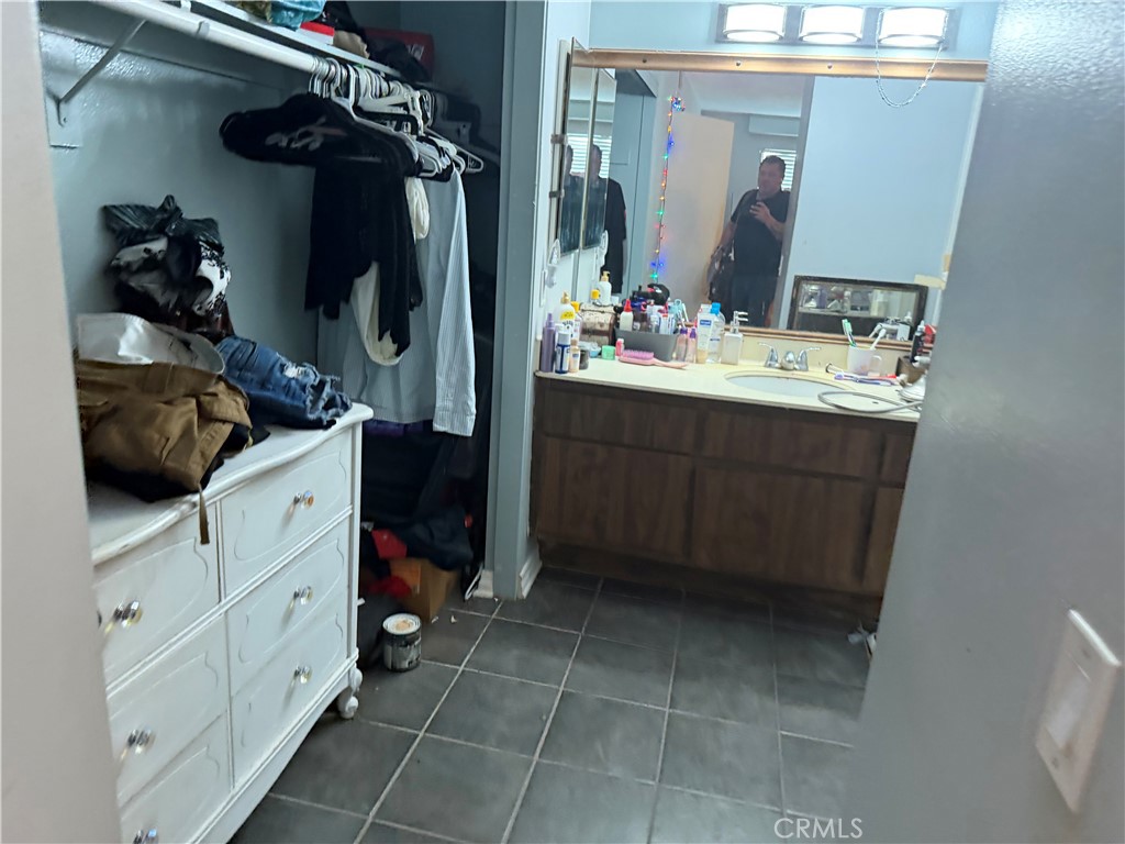 https://media.crmls.org/medias/525b7487-1d11-4462-8053-957a505802aa.jpg?preset=X-Large
