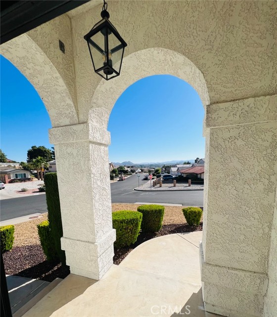 Detail Gallery Image 2 of 19 For 13330 Tamarisk Rd, Victorville,  CA 92395 - 3 Beds | 2/1 Baths