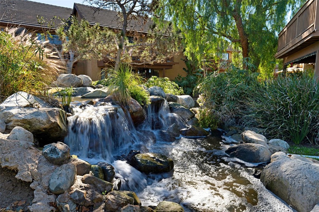 https://media.crmls.org/medias/525c2207-2b00-4537-938b-79bad3426e93.jpg?preset=X-Large