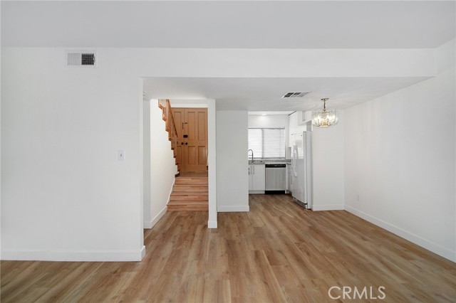 Detail Gallery Image 3 of 20 For 18931 Kittridge St #73,  Reseda,  CA 91335 - 3 Beds | 2 Baths