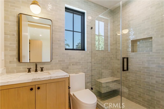 4239 Rhodes Avenue, Studio City CA: https://media.crmls.org/medias/525cc093-b9f3-4a09-af8b-ab9389c3420c.jpg