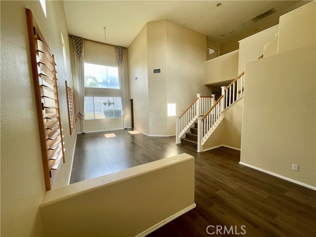 Detail Gallery Image 2 of 19 For 16376 Skyridge Dr, Riverside,  CA 92503 - 4 Beds | 3 Baths