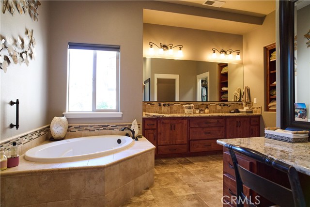 Detail Gallery Image 31 of 73 For 869 Whispering Winds Ln. Ln, Chico,  CA 95928 - 4 Beds | 3/1 Baths