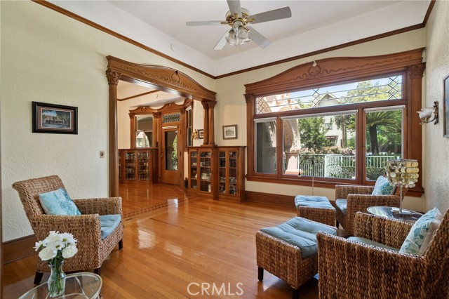 405 W Olive Avenue, Redlands CA: https://media.crmls.org/medias/525e727d-4ffe-49c9-a050-9f8f784a7595.jpg