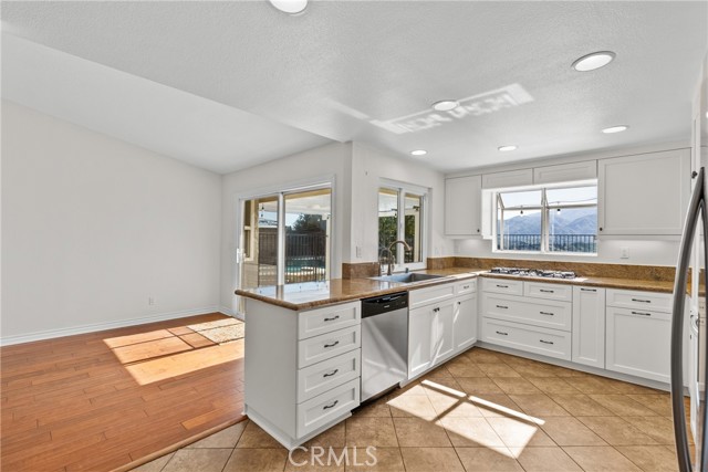 Detail Gallery Image 15 of 40 For 17050 Canvas, Canyon Country,  CA 91387 - 4 Beds | 2 Baths