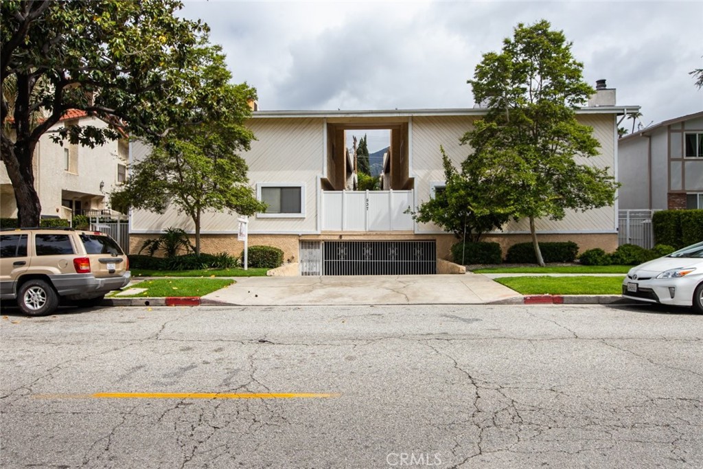 537 W Stocker Street #5