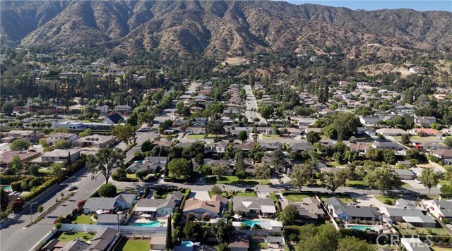 137 Oak Forest Circle, Glendora CA: https://media.crmls.org/medias/526093bb-0732-4453-8674-d09052bae5b0.jpg