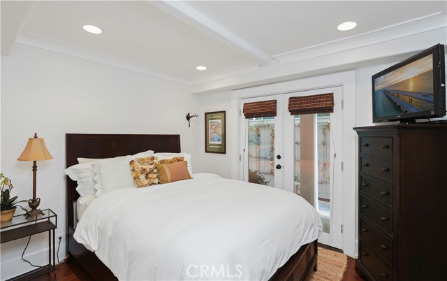 Detail Gallery Image 5 of 37 For 516 Poinsettia #B,  Corona Del Mar,  CA 92625 - 3 Beds | 3 Baths