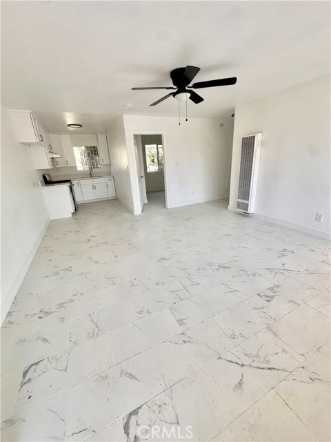 Detail Gallery Image 2 of 11 For 4172 Dorsey St, Los Angeles,  CA 90011 - 3 Beds | 2 Baths